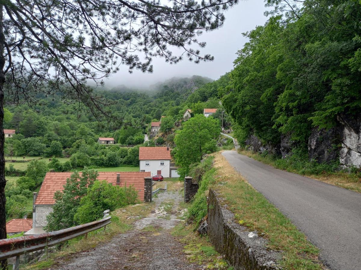 Konak Ugnji-Village เซทินเจ ภายนอก รูปภาพ