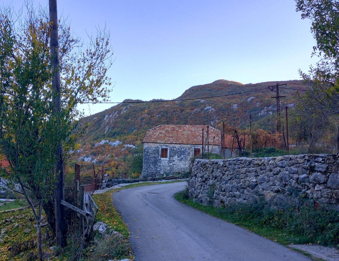 Konak Ugnji-Village เซทินเจ ภายนอก รูปภาพ