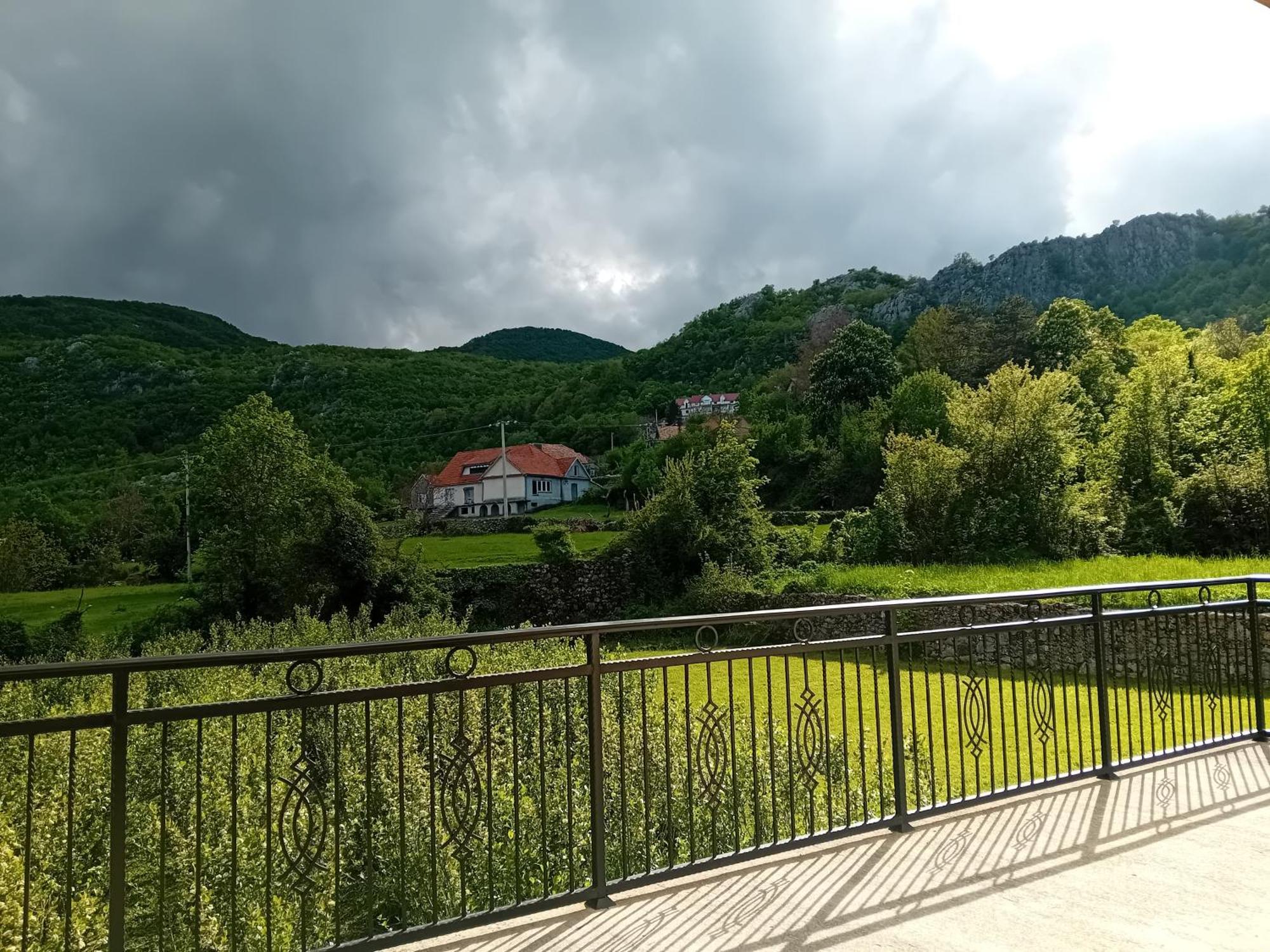 Konak Ugnji-Village เซทินเจ ภายนอก รูปภาพ